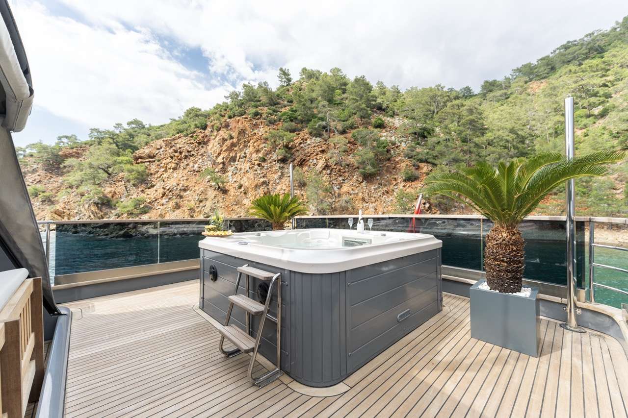 Crewed Motor Yacht BEYEFENDI H photo 8