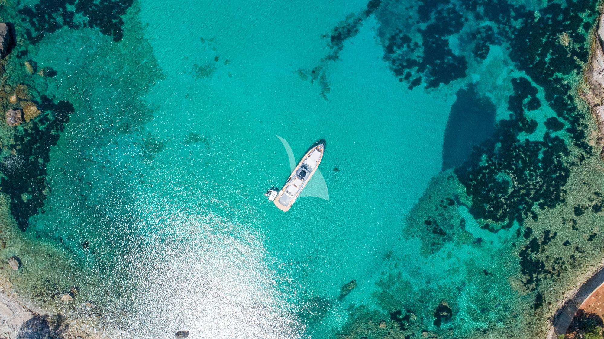 Luxury Crewed Motor Yacht BEYOND photo 7