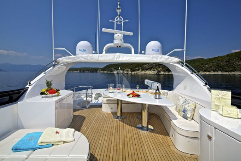 Luxury Crewed Motor Yacht BIANCA photo 3