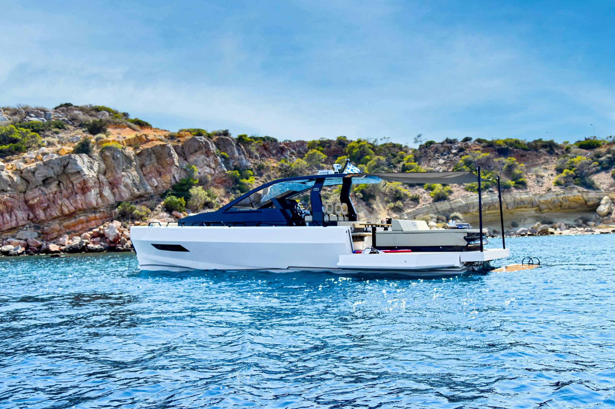 Crewed Motor Yacht BIG BALLOON