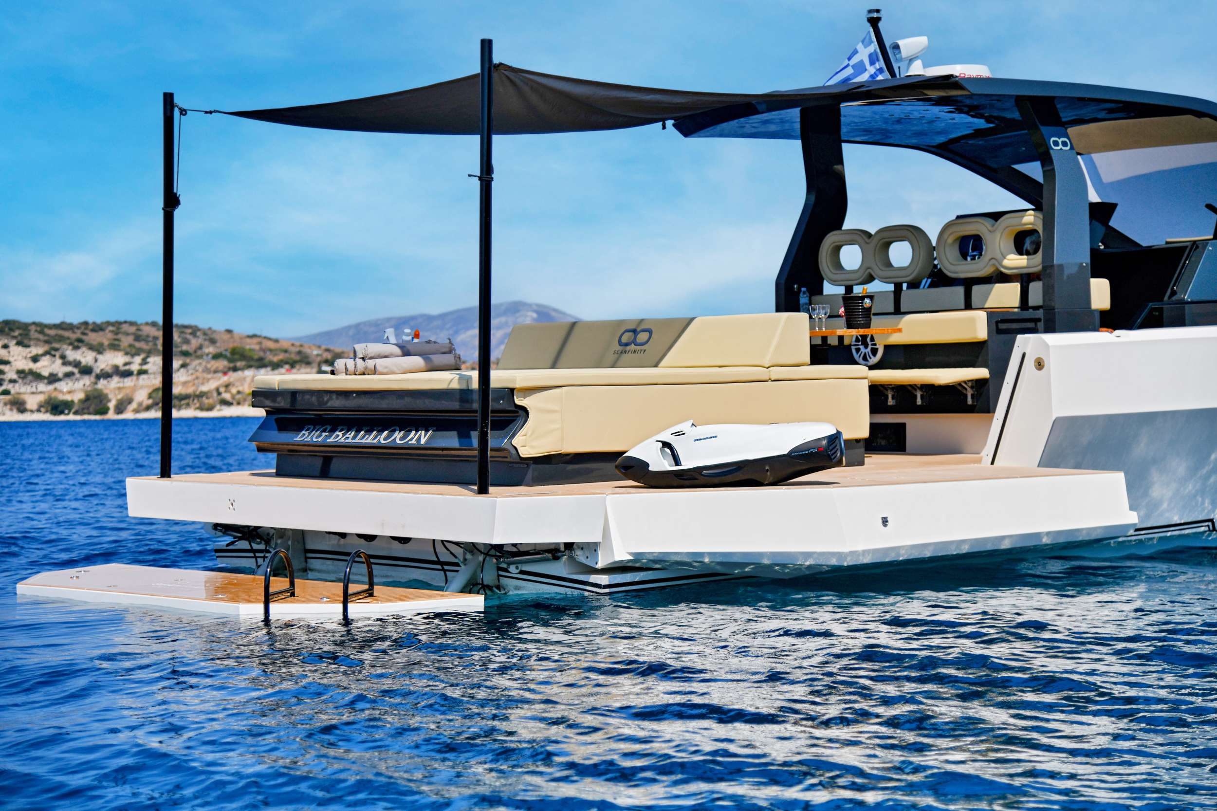 Crewed Motor Yacht BIG BALLOON photo 5