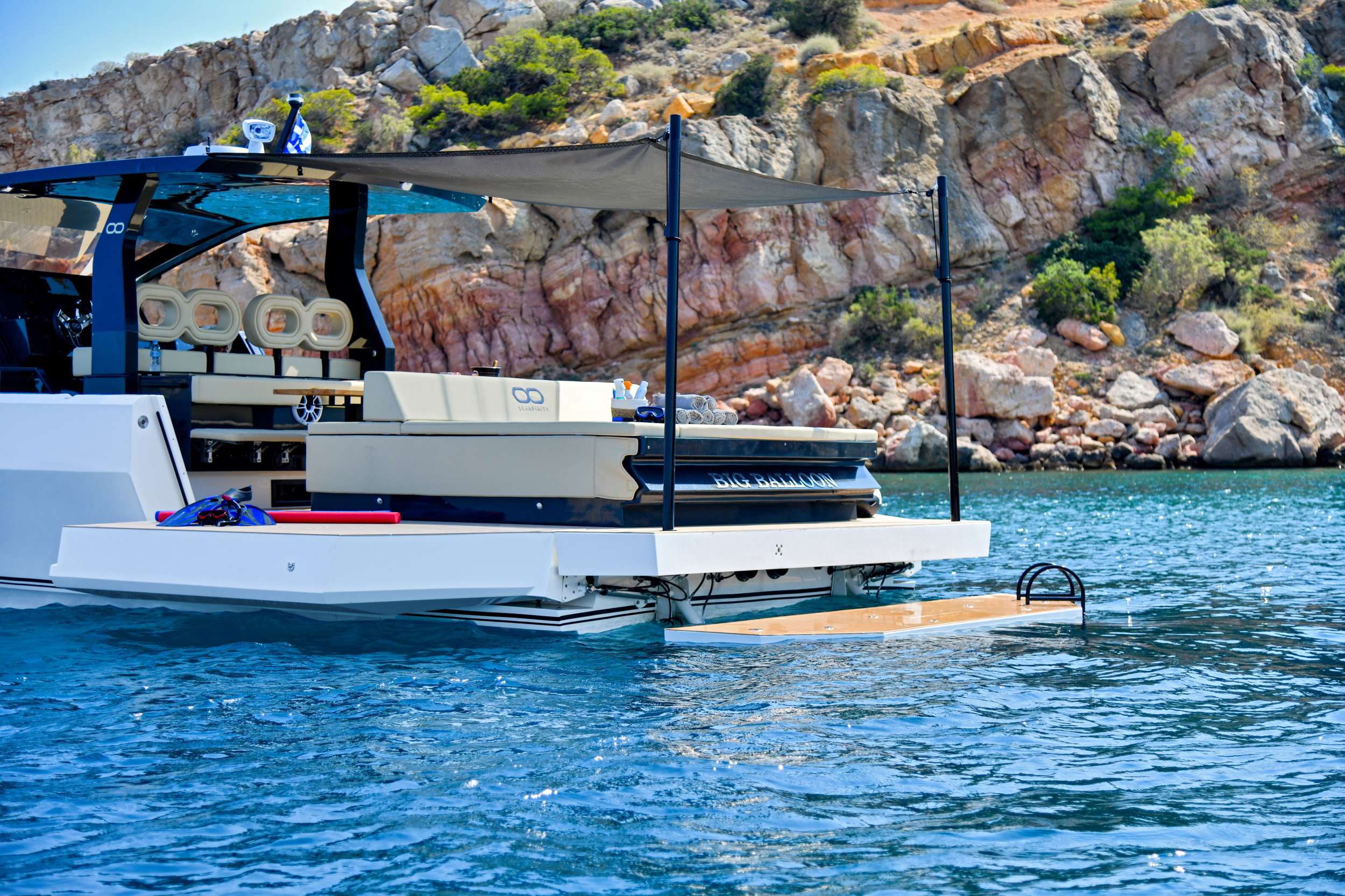 Crewed Motor Yacht BIG BALLOON photo 6