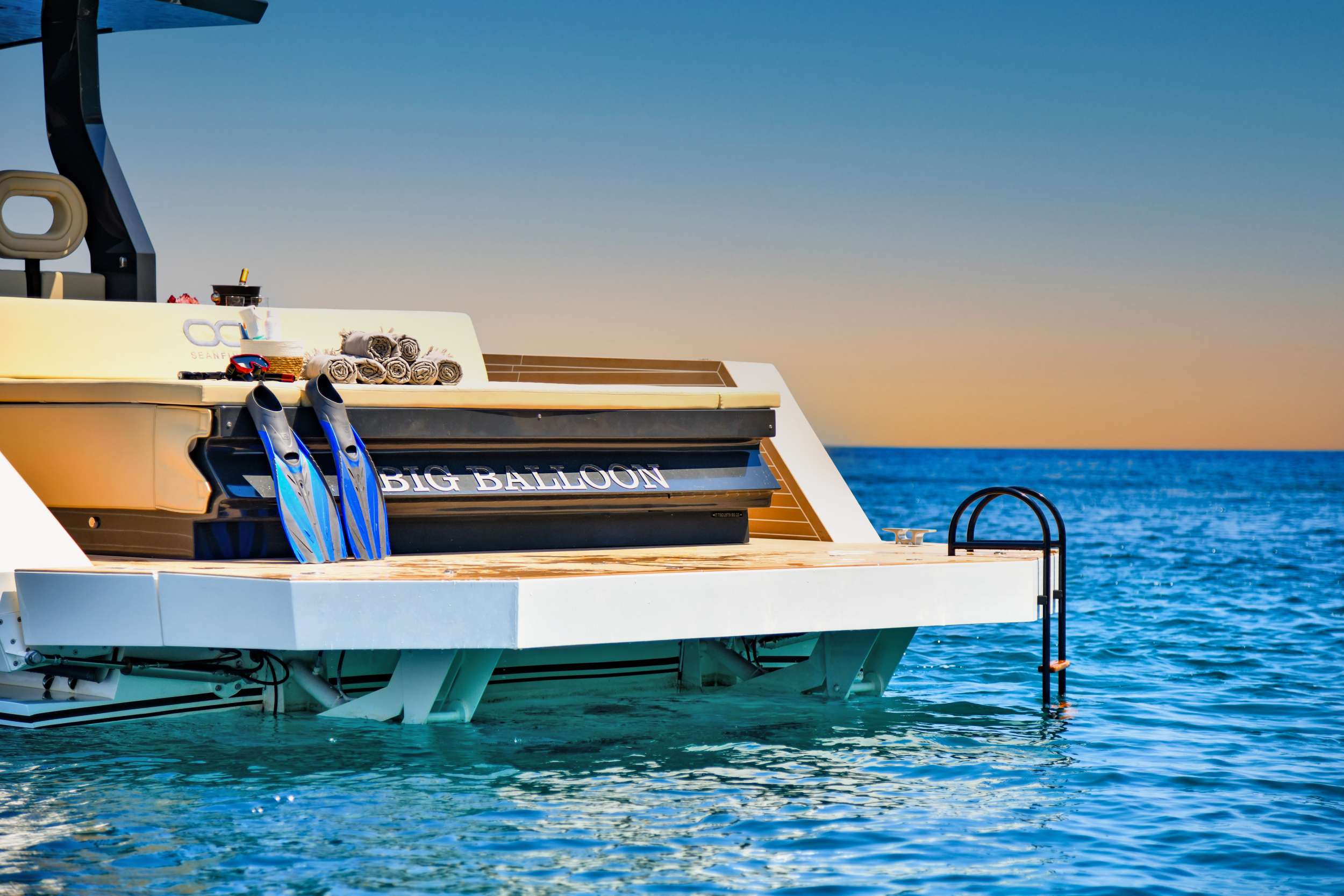 Crewed Motor Yacht BIG BALLOON photo 8