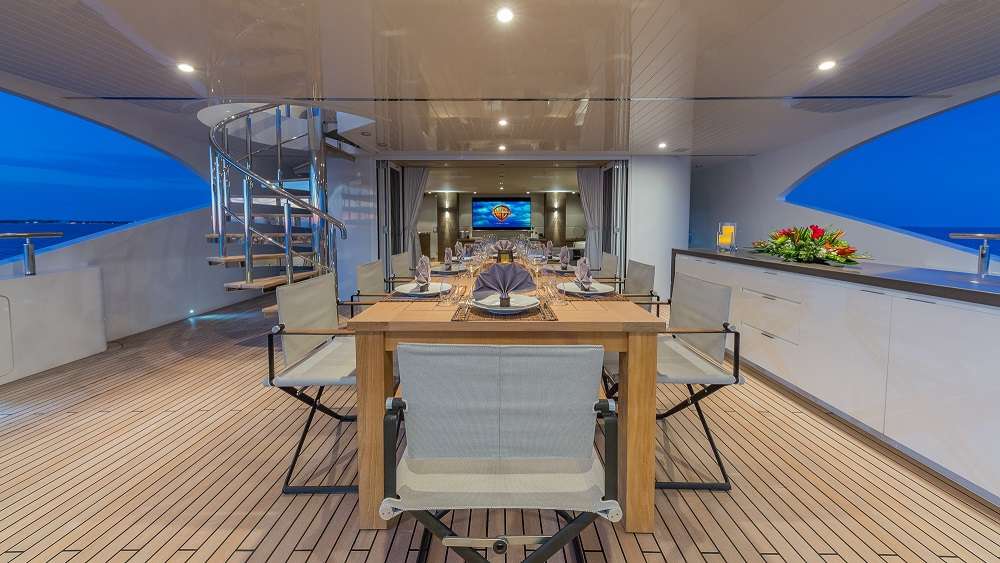 Luxury Crewed Motor Yacht BIG SKY photo 5