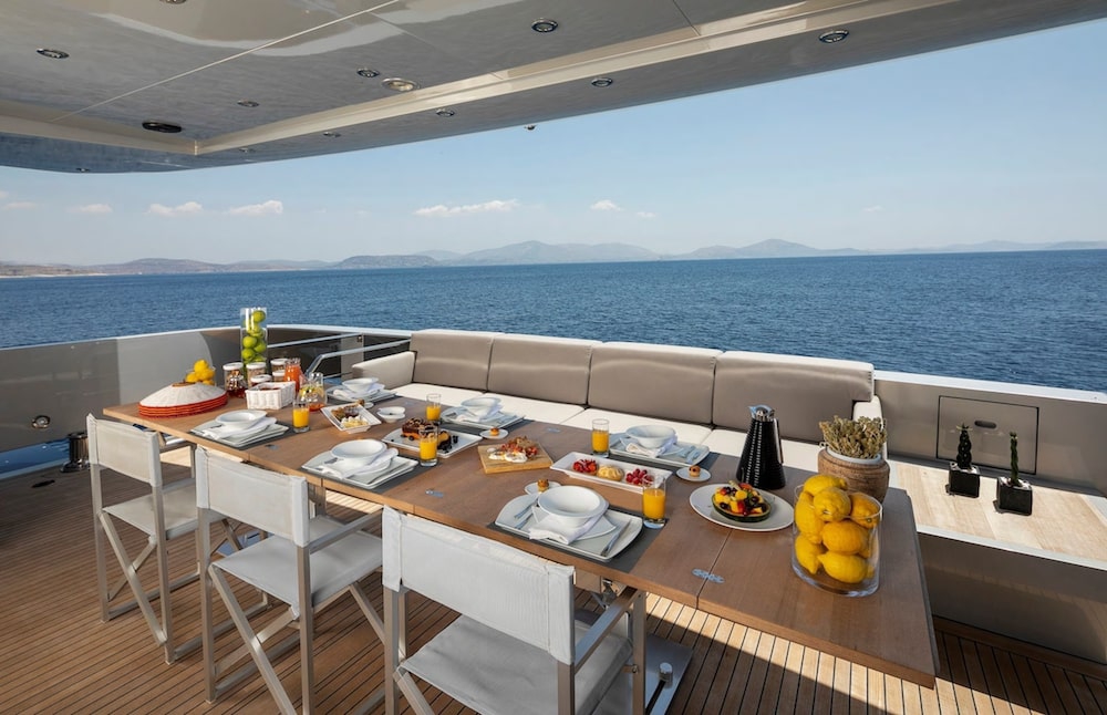 Luxury Crewed Motor Yacht BILLA photo 4