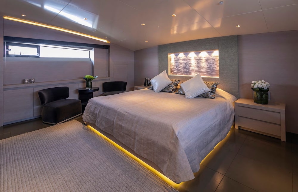 Luxury Crewed Motor Yacht BILLA photo 8