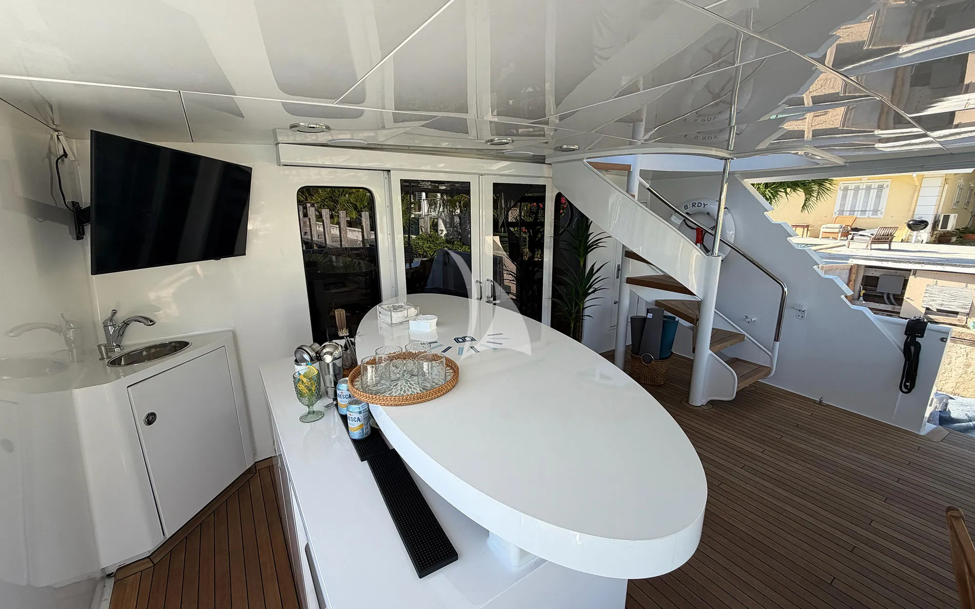 Luxury Crewed Motor Yacht BIRDY photo 4