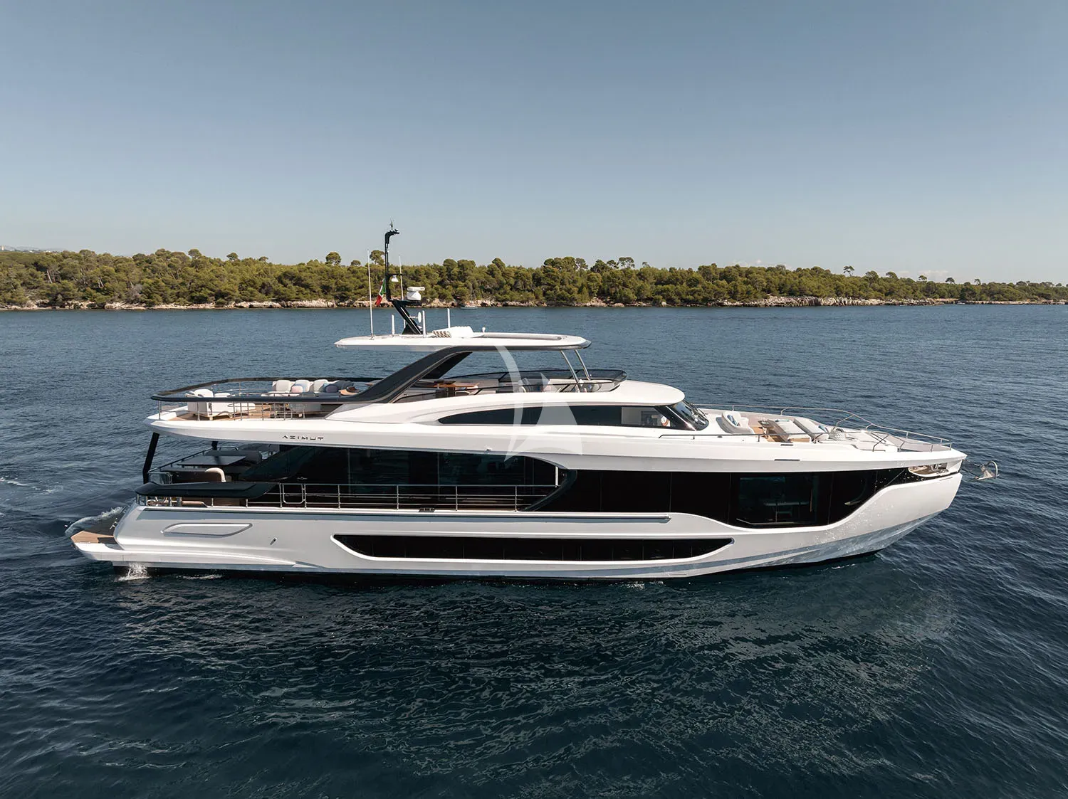 Luxury Crewed Motor Yacht BK photo 4