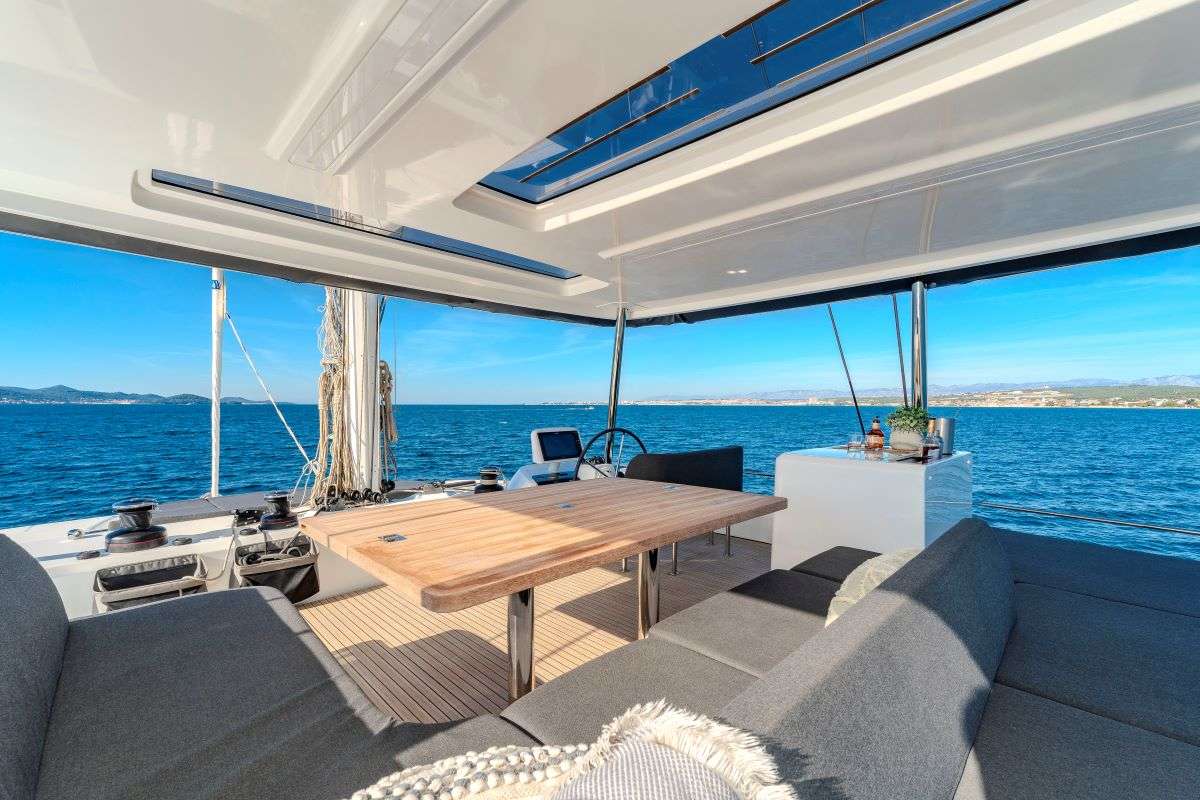 Crewed Catamaran BLACK CAVIAR photo 5