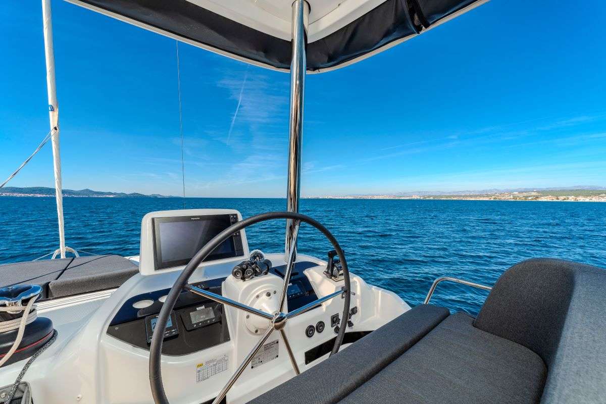 Crewed Catamaran BLACK CAVIAR photo 6