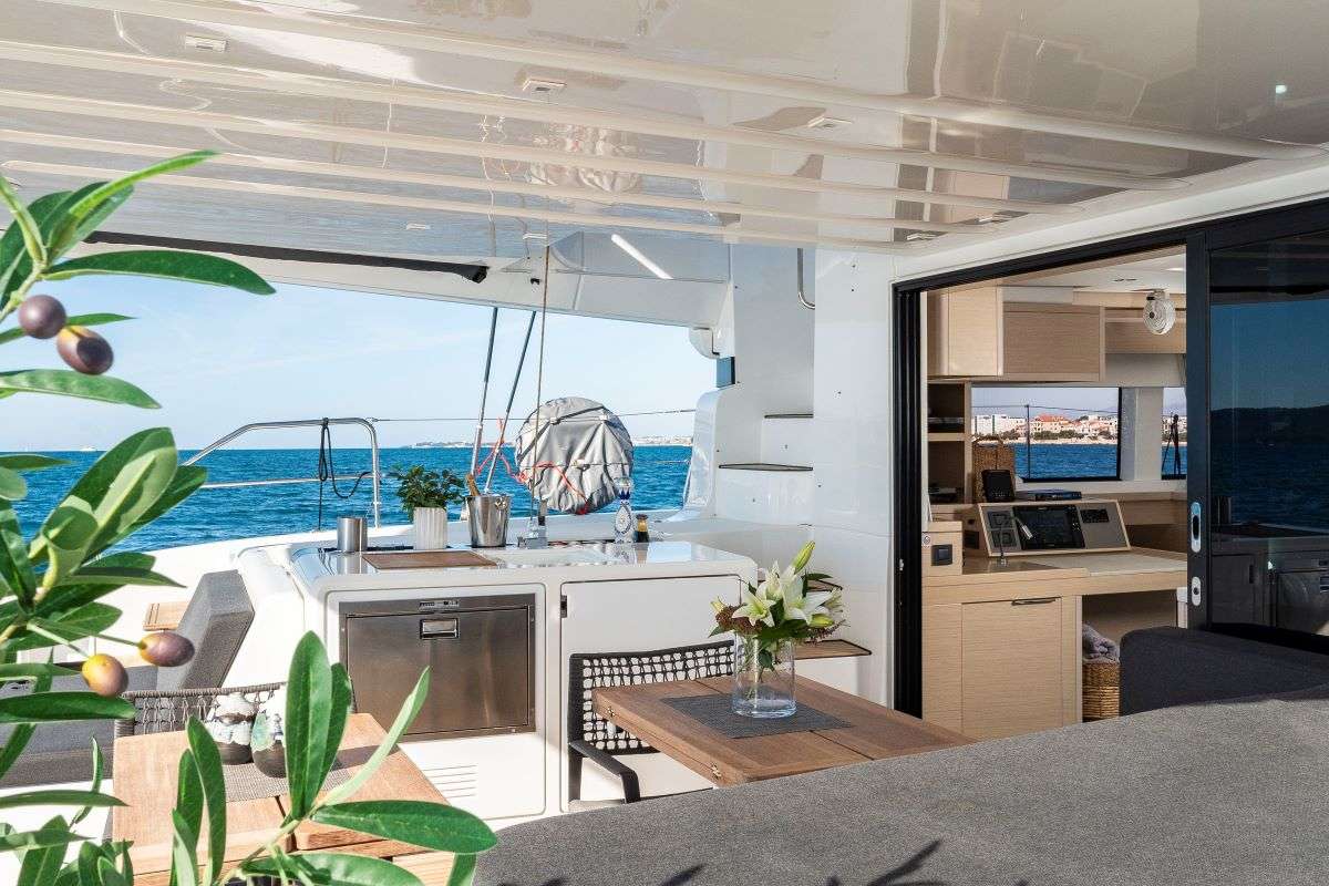 Crewed Catamaran BLACK CAVIAR photo 7