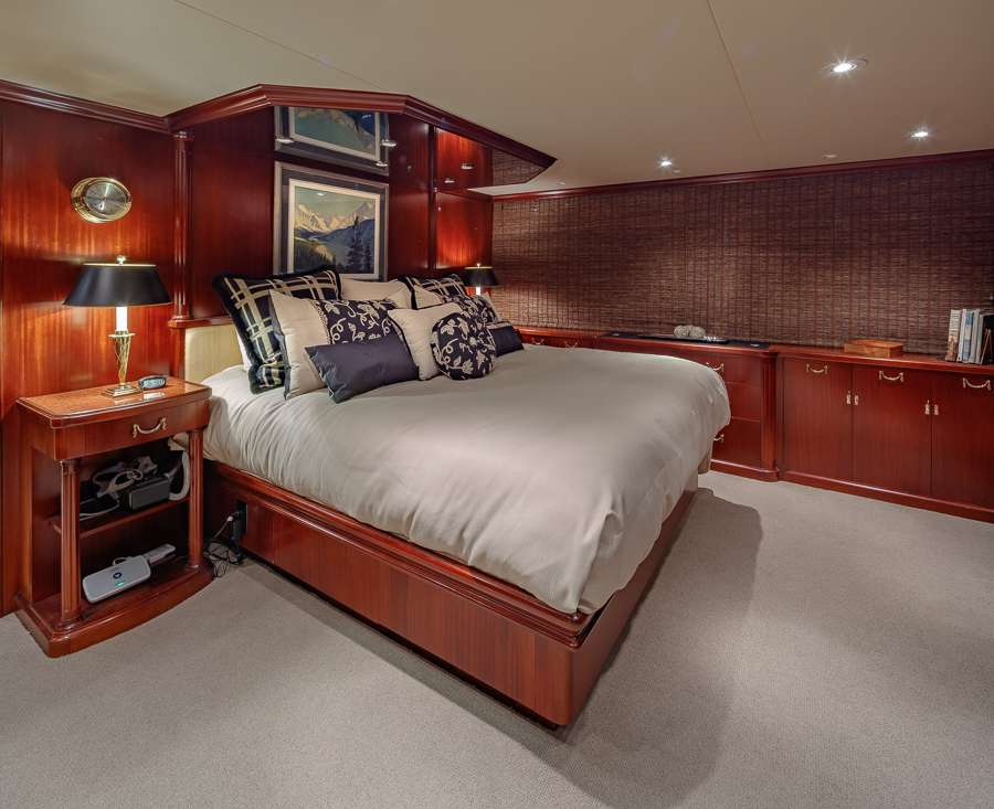 Luxury Crewed Motor Yacht BLACKWOOD photo 7