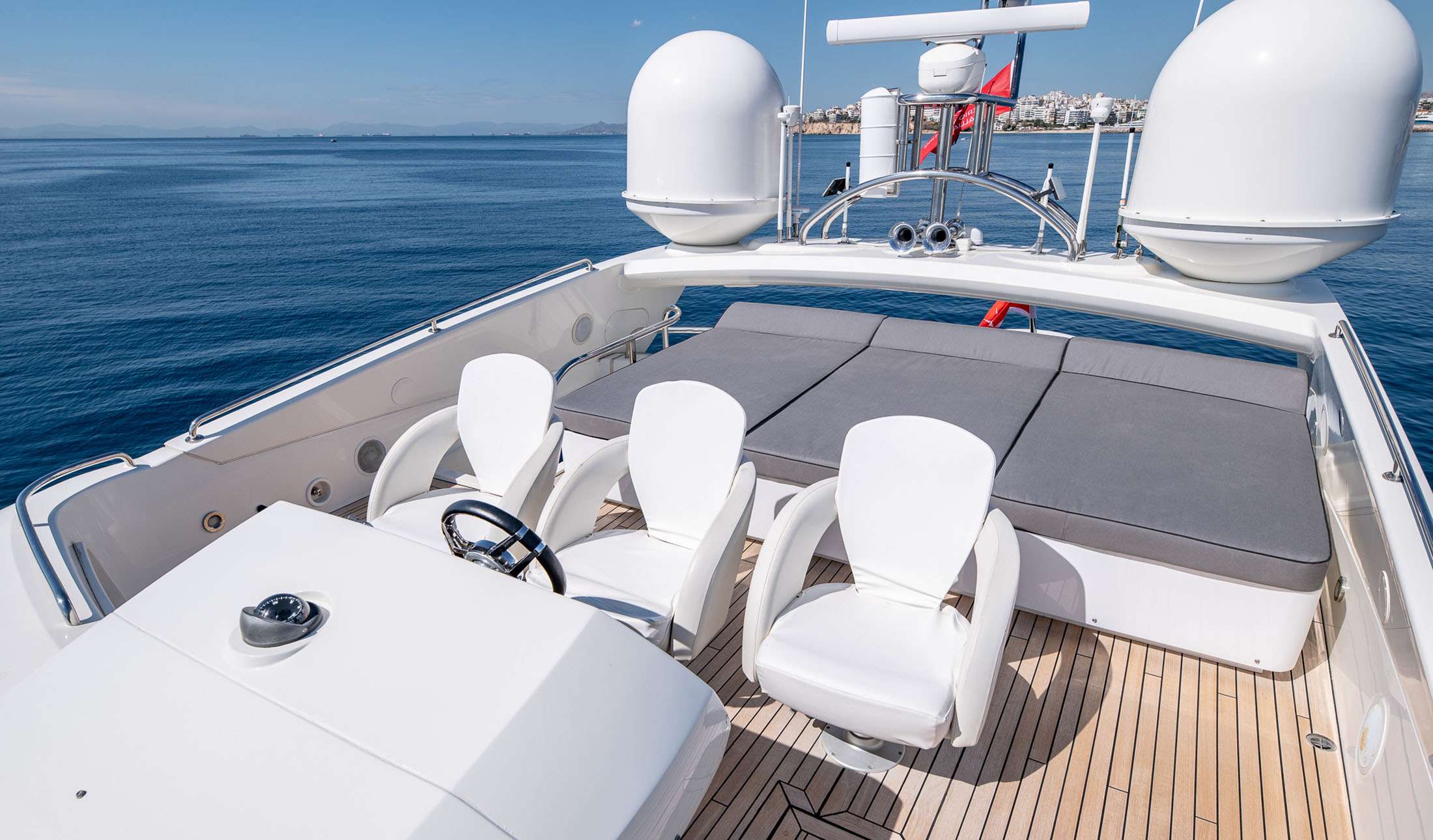 Luxury Crewed Motor Yacht BLADE 6 photo 3