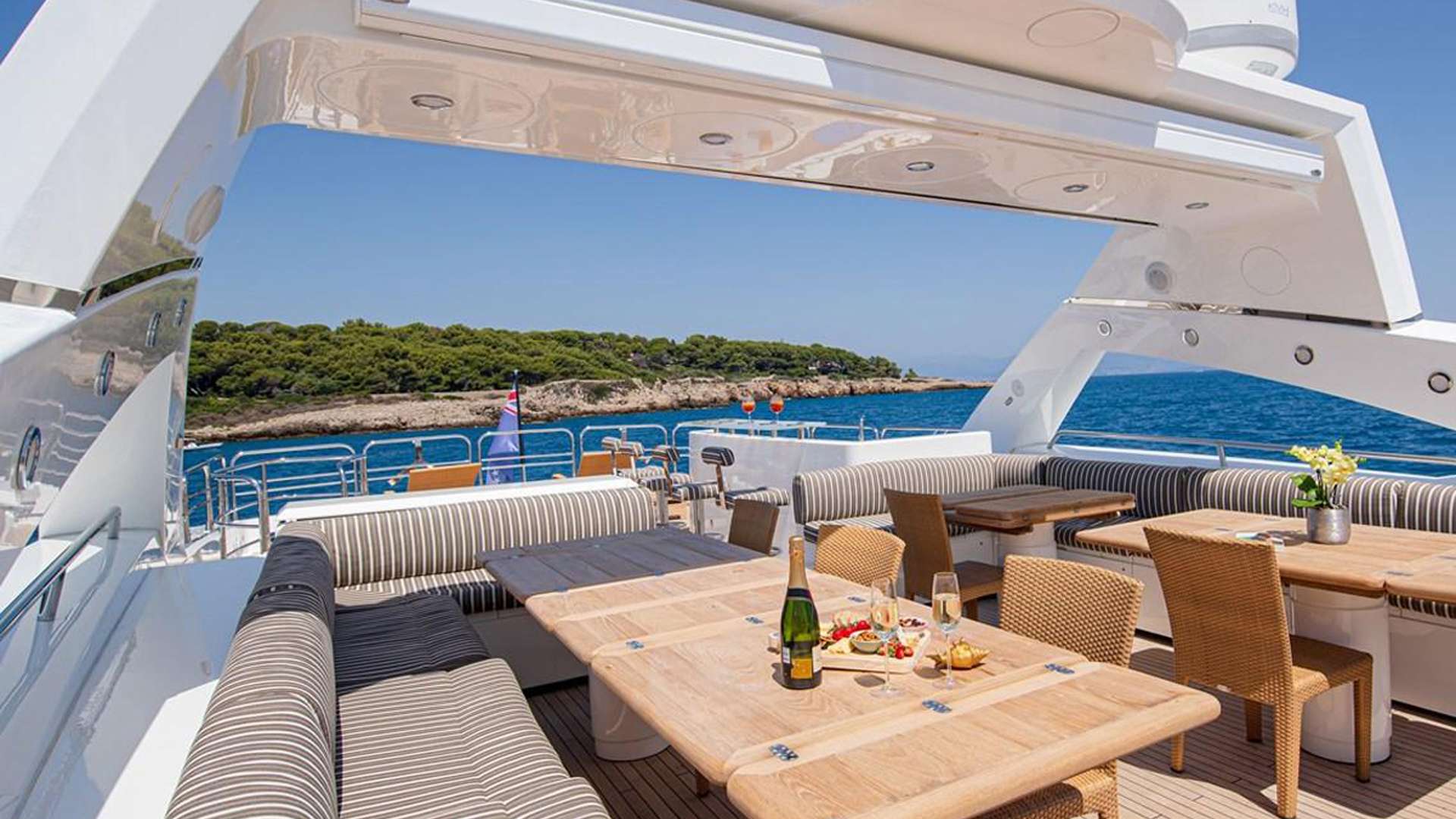 Luxury Crewed Motor Yacht BLADE I photo 4