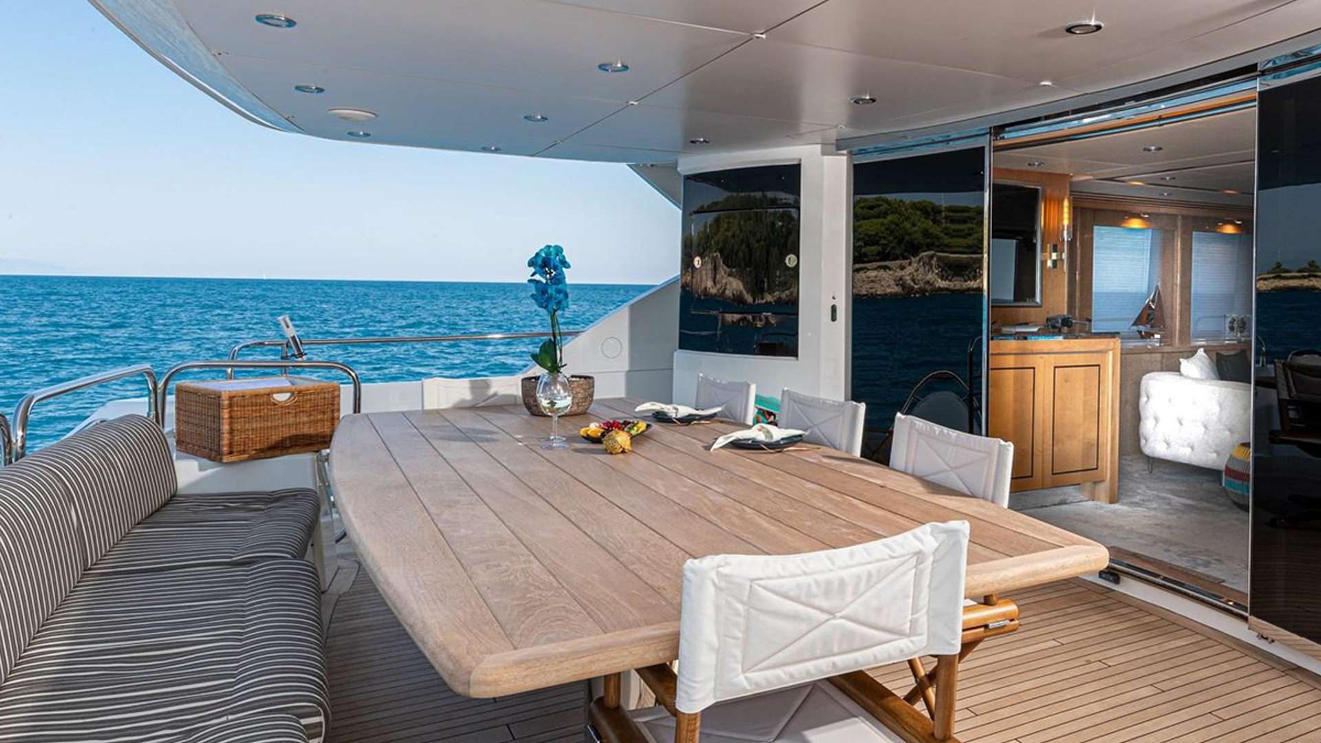 Luxury Crewed Motor Yacht BLADE I photo 8