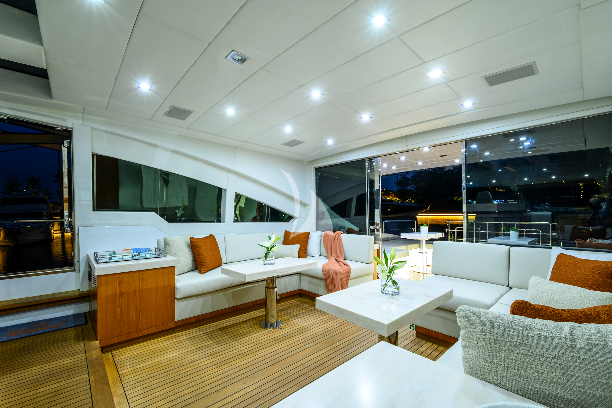 Crewed Motor Yacht BLANC photo 5