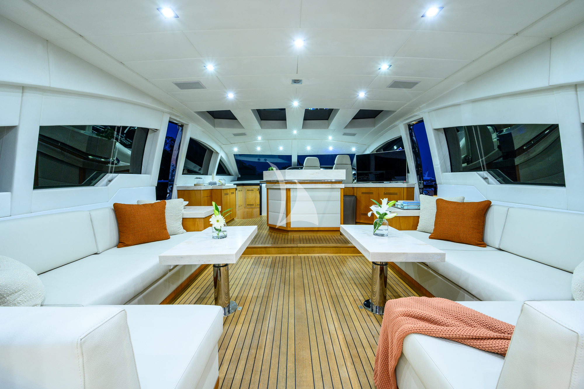 Crewed Motor Yacht BLANC photo 6