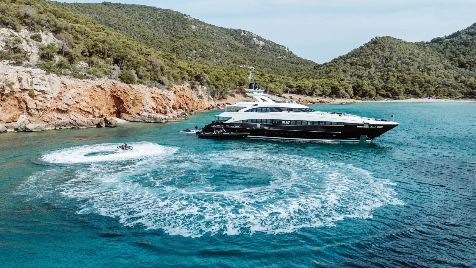 Luxury Crewed Motor Yacht BLISS photo 3