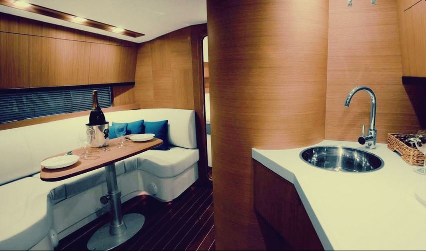 Bareboat Motor Yacht Blu Martin 46 Open photo 4