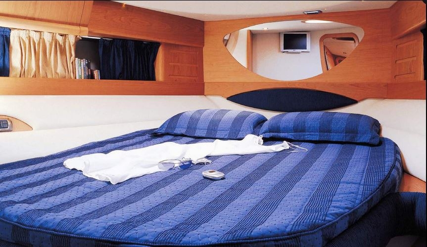 Bareboat Motor Yacht Blu Martin 46 Open photo 5