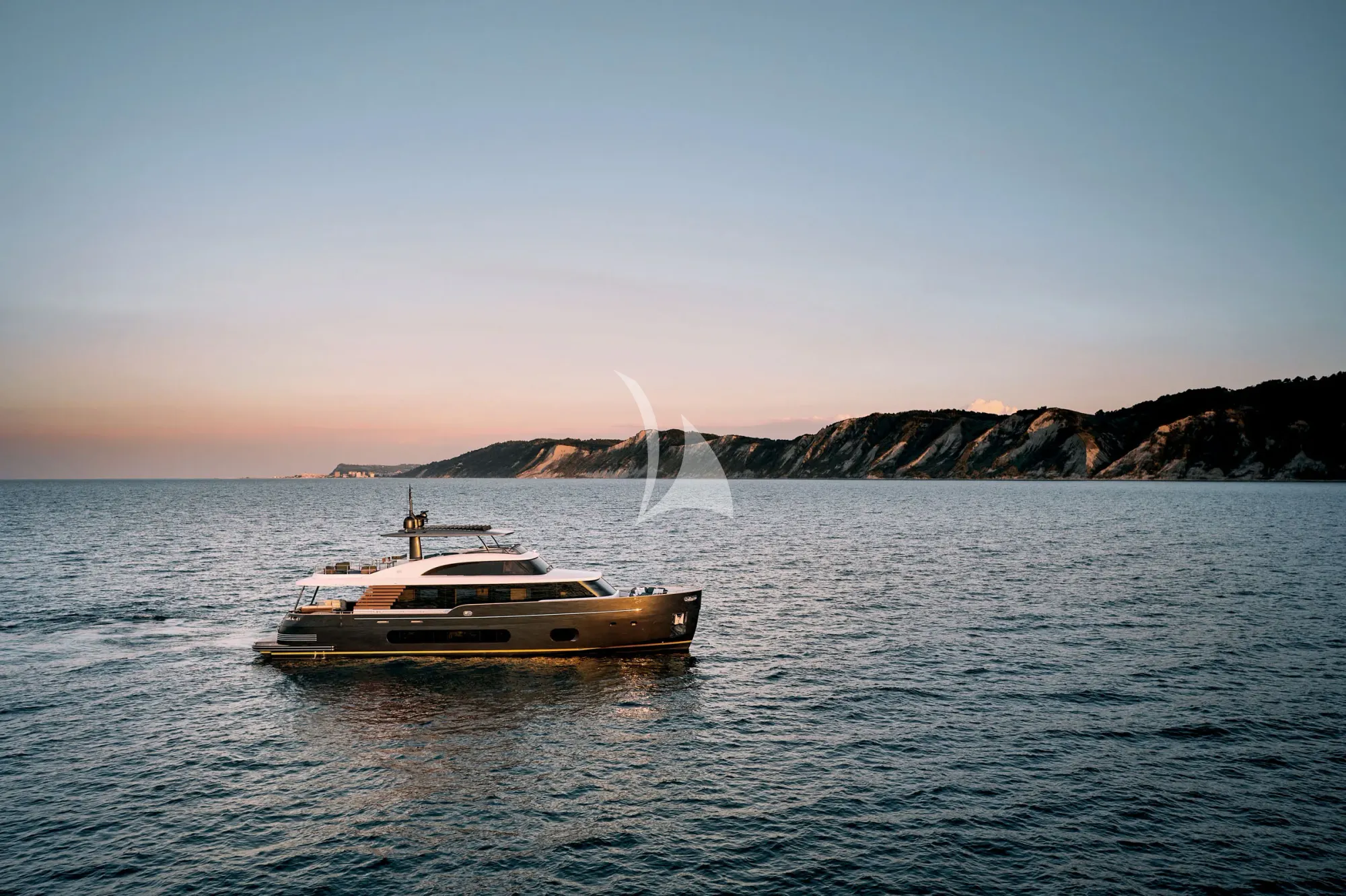 Luxury Crewed Motor Yacht BLUE EYES photo 4