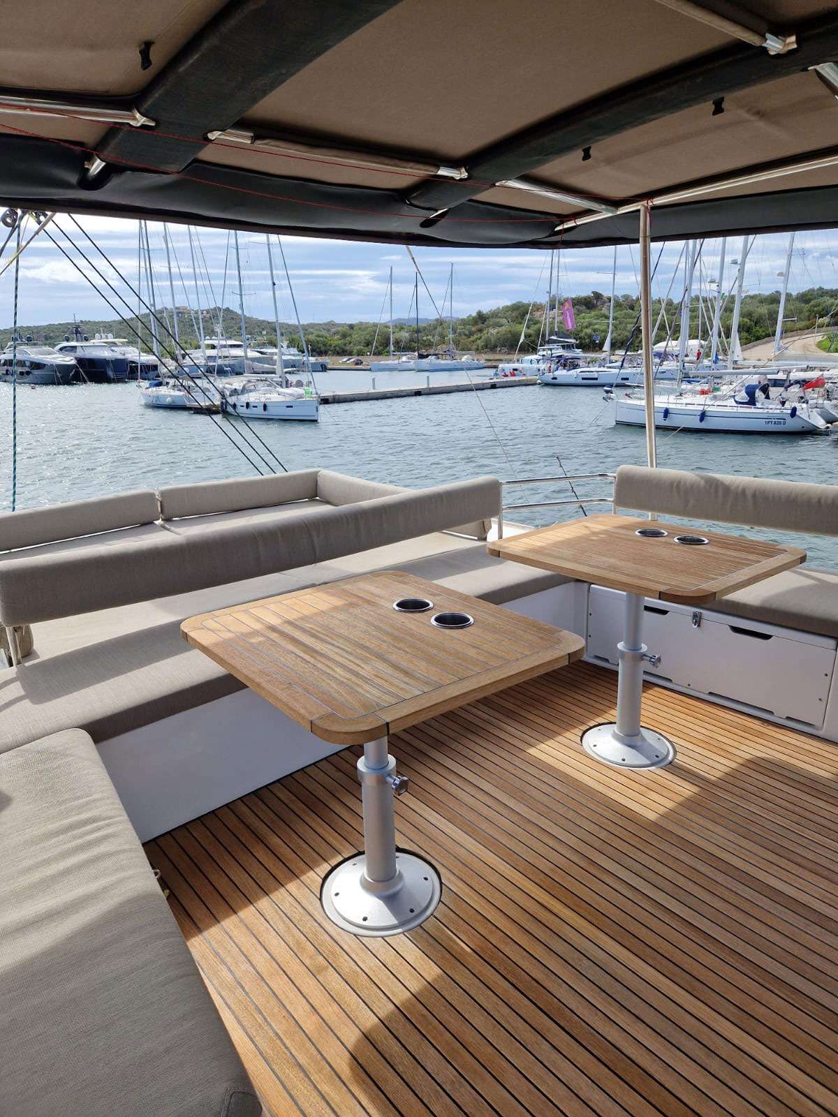 Luxury Crewed Motor Yacht BLUE LAGOON photo 6