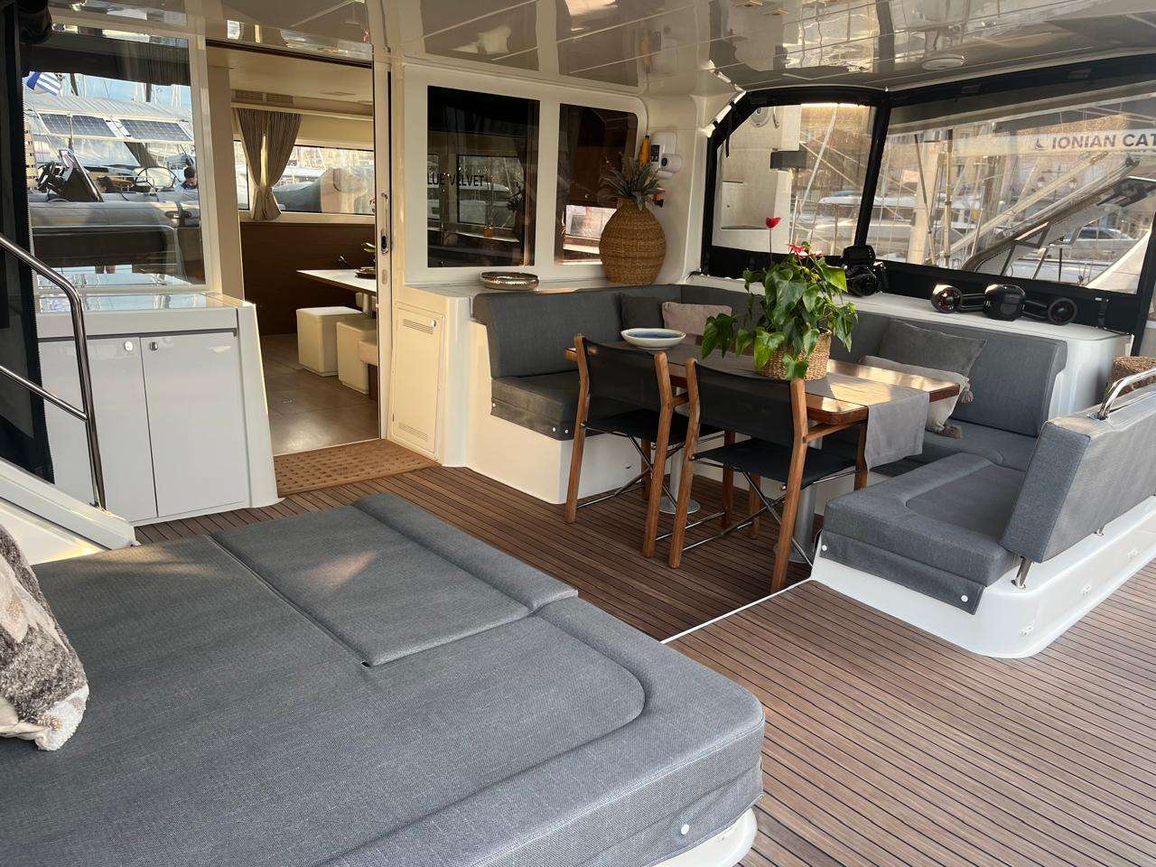 Crewed Catamaran BLUE VELVET photo 3