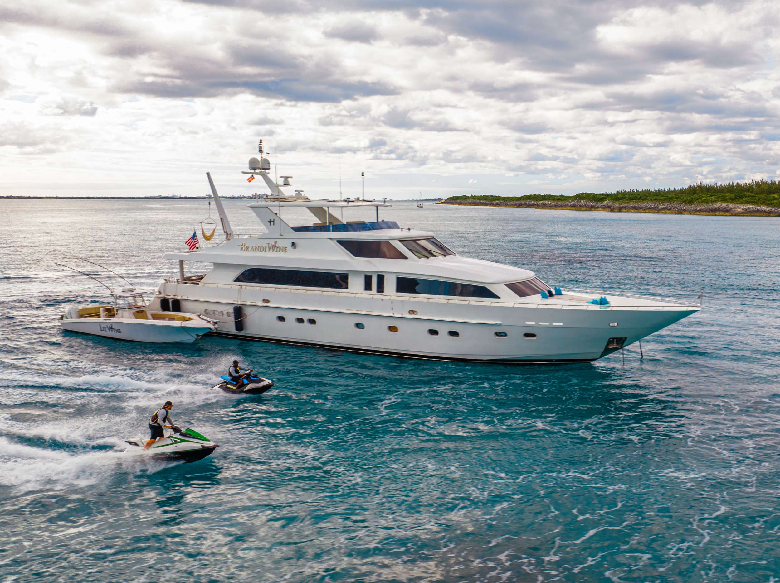 Crewed Motor Yacht BRANDI WINE photo 4