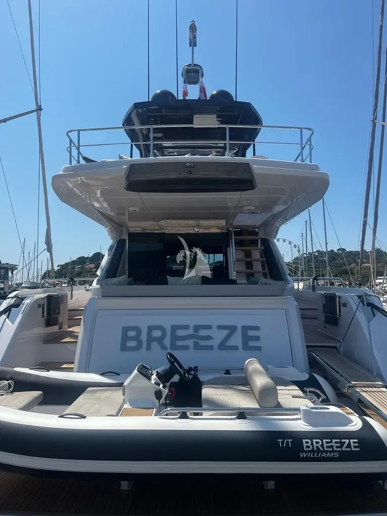Luxury Crewed Motor Yacht BREEZE photo 7