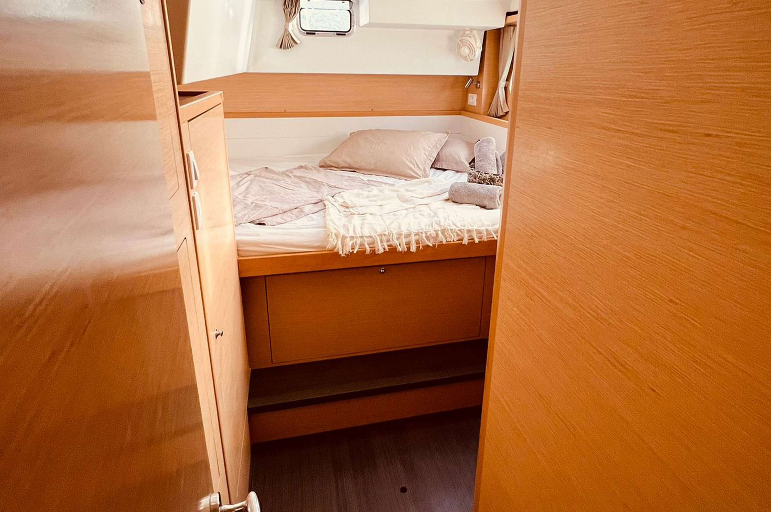 Crewed Catamaran BUMBLEBEE photo 8