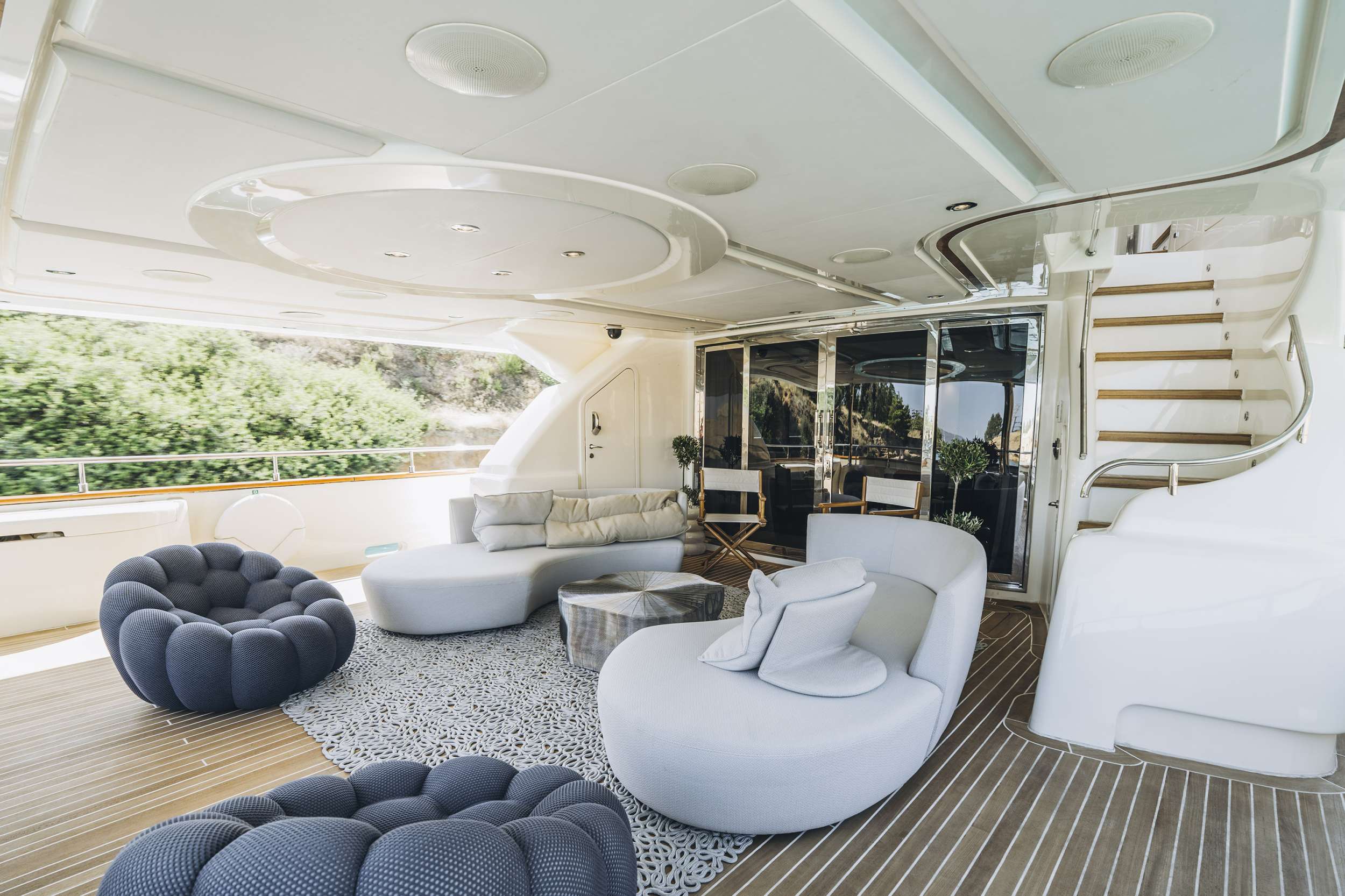 Luxury Crewed Motor Yacht BUNKER photo 3