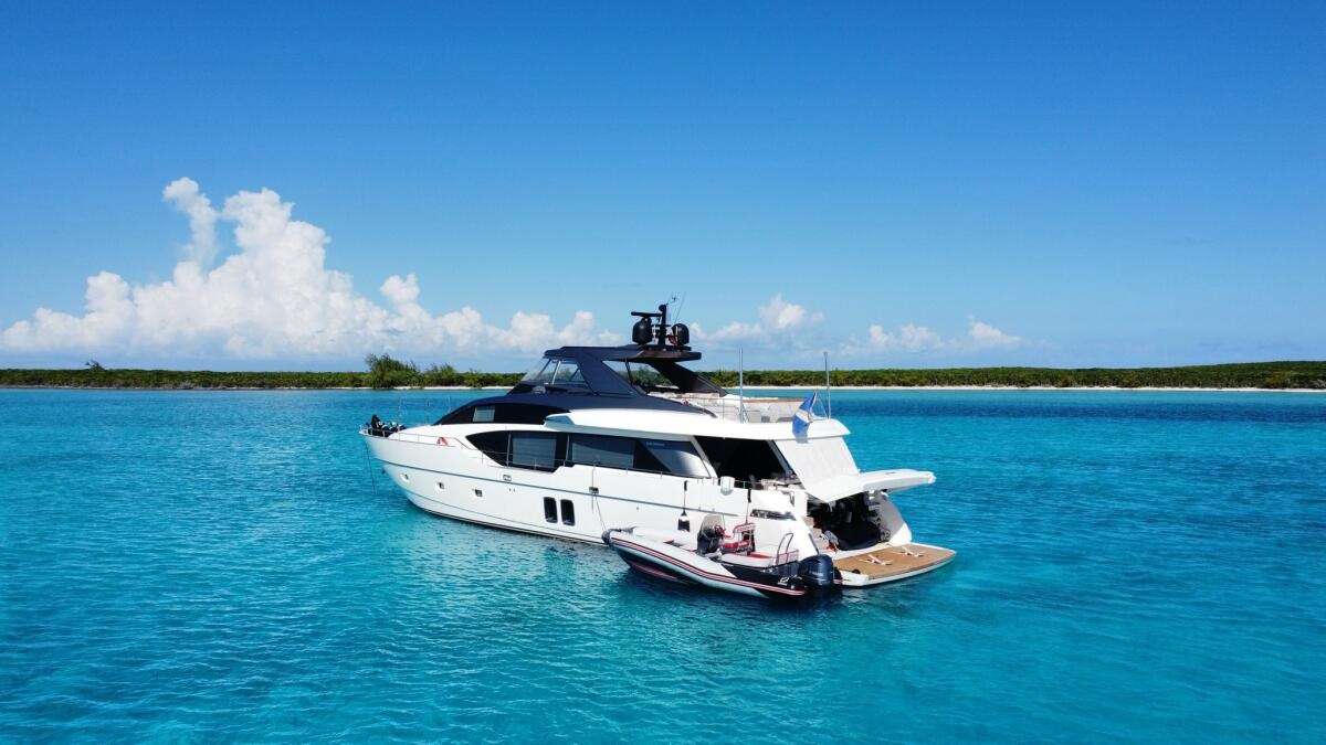 Luxury Crewed Motor Yacht C DAZE photo 3