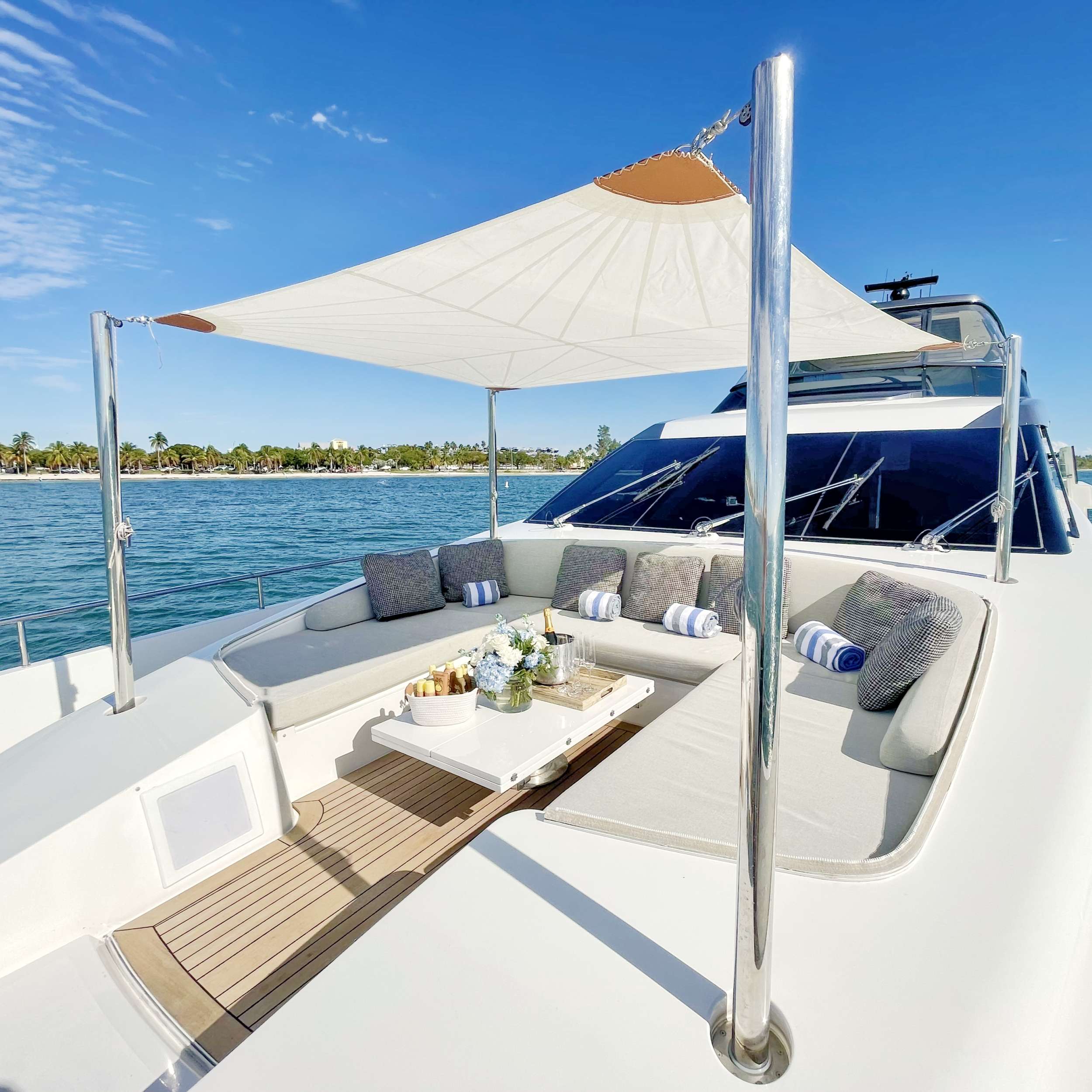 Luxury Crewed Motor Yacht C DAZE photo 5