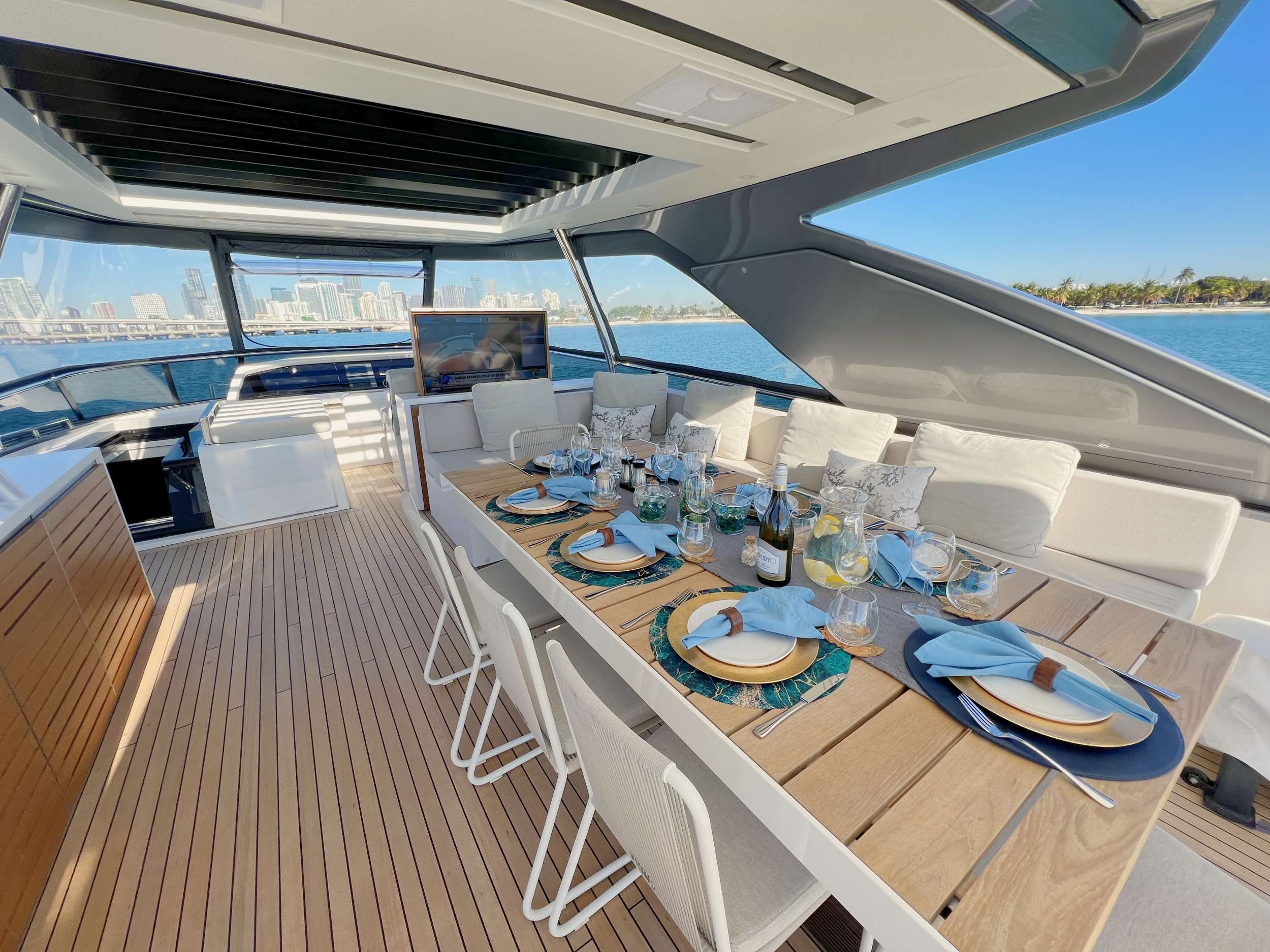 Luxury Crewed Motor Yacht C DAZE photo 6