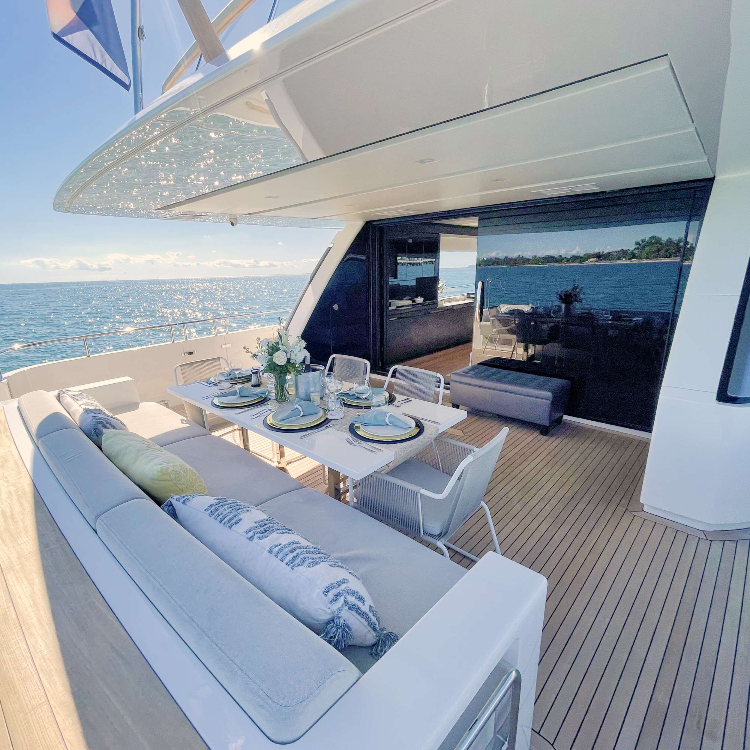 Luxury Crewed Motor Yacht C DAZE photo 7