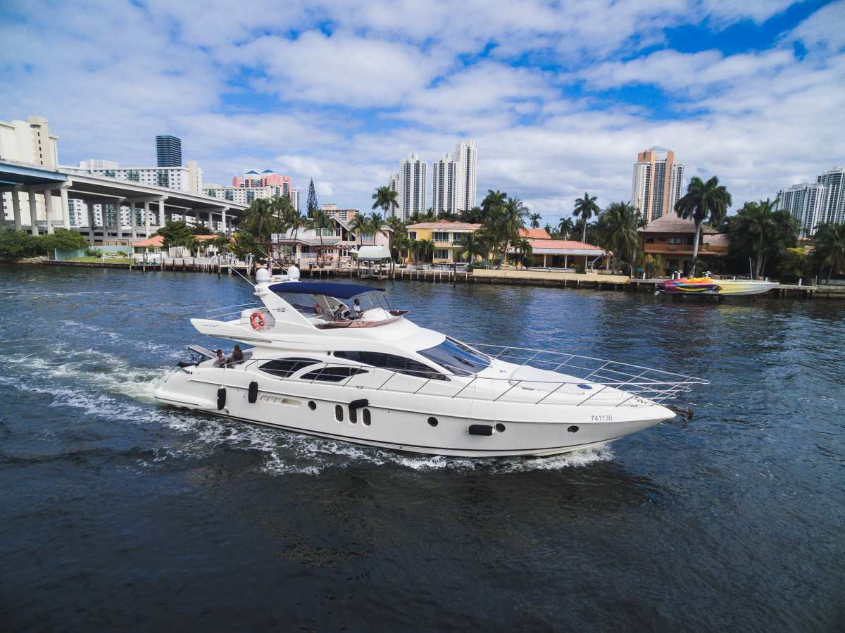 Crewed Motor Yacht C’EST LA VIE