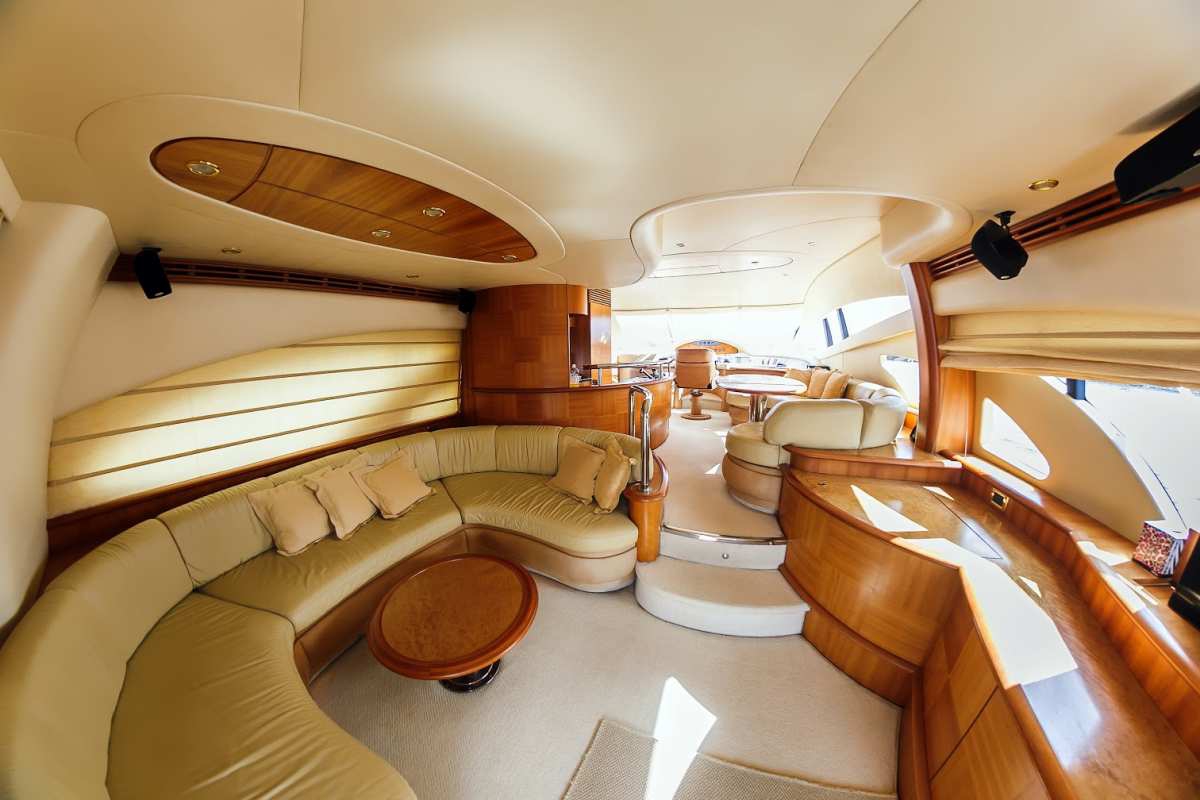 Crewed Motor Yacht C’EST LA VIE photo 4