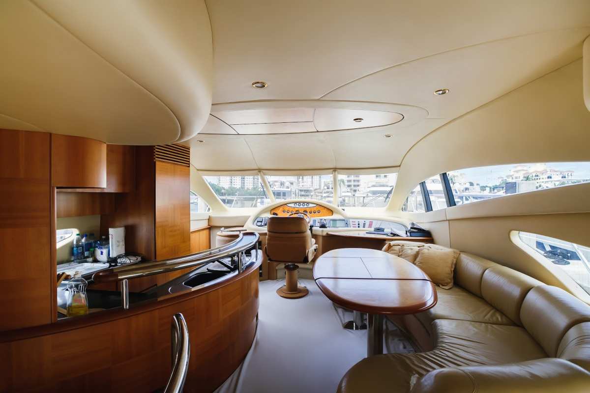 Crewed Motor Yacht C’EST LA VIE photo 5