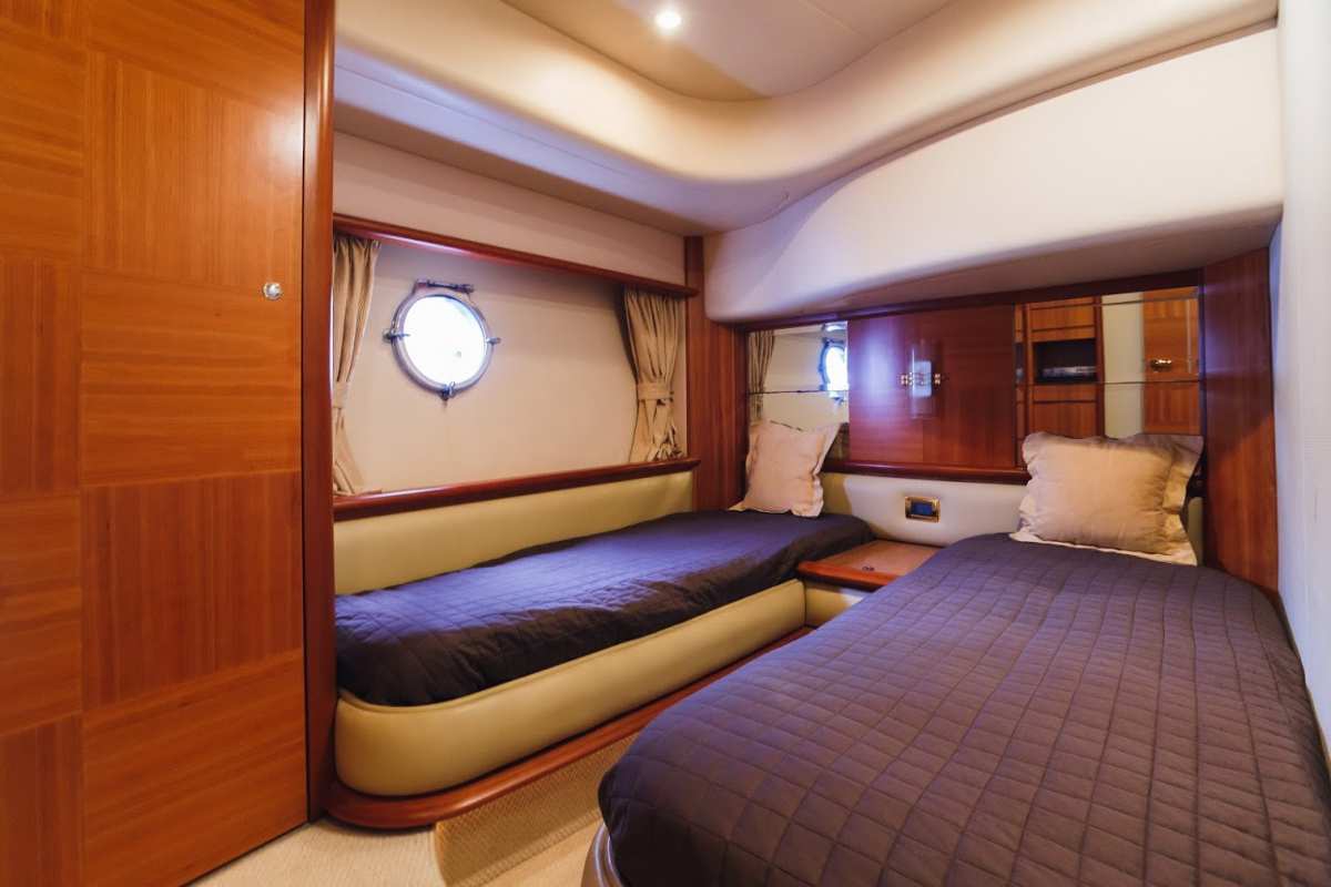 Crewed Motor Yacht C’EST LA VIE photo 7