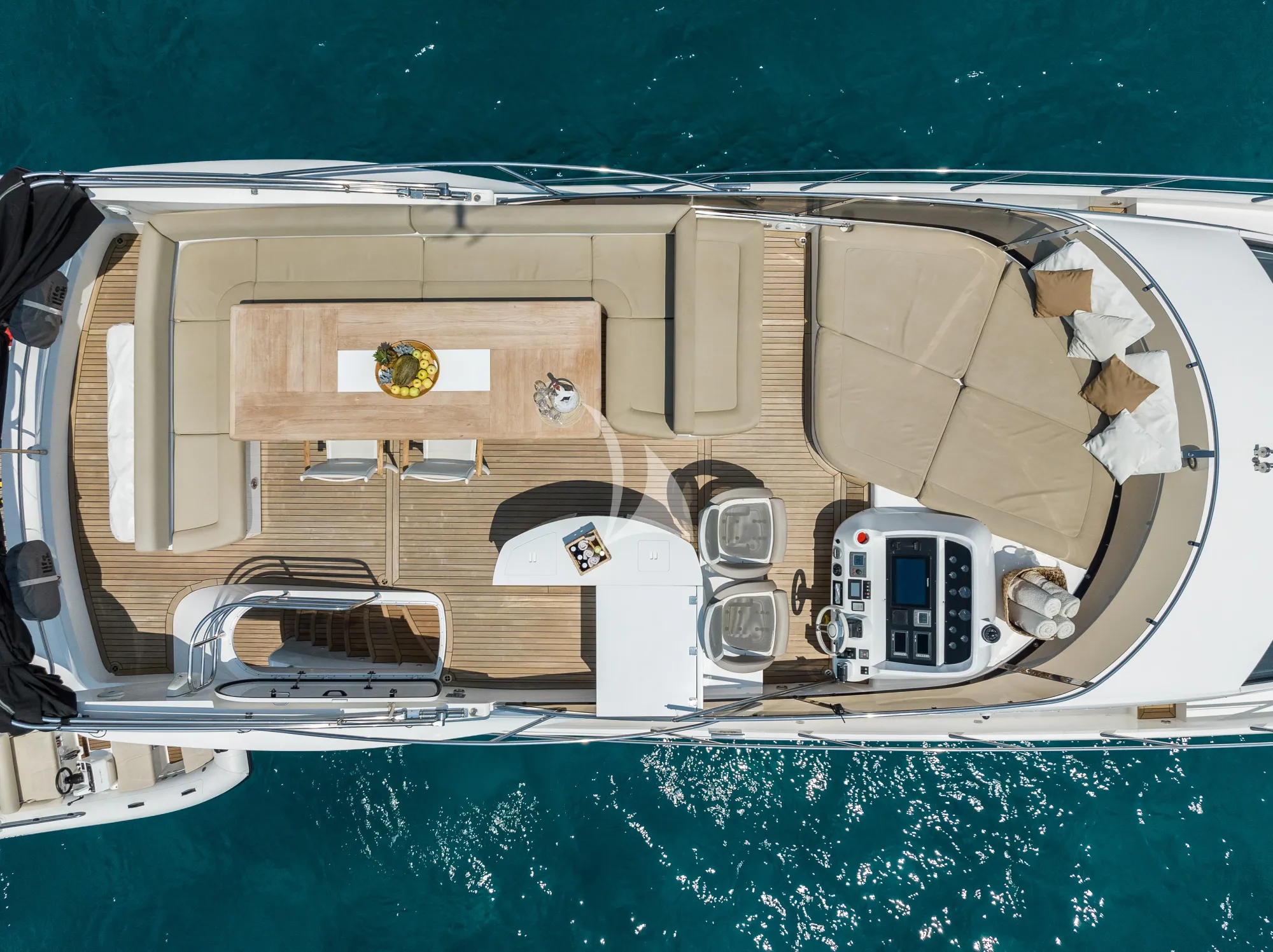 Luxury Crewed Motor Yacht CALA DI LUNA photo 8