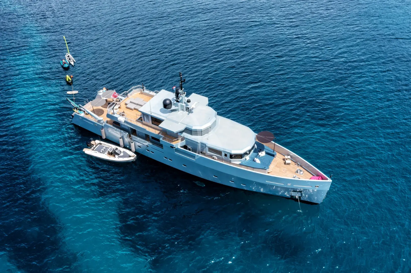 Luxury Crewed Motor Yacht CALADAN photo 4