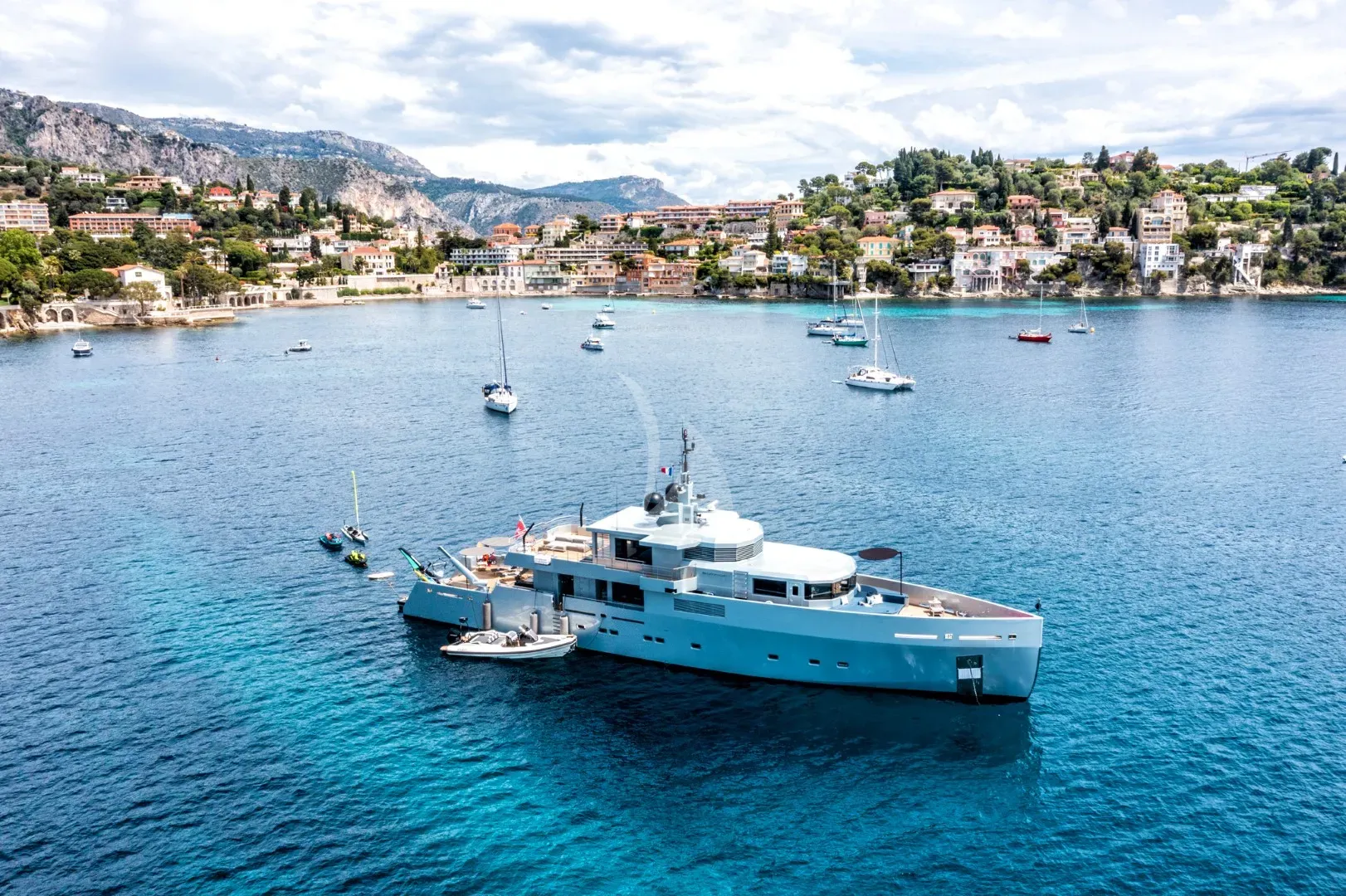 Luxury Crewed Motor Yacht CALADAN photo 6