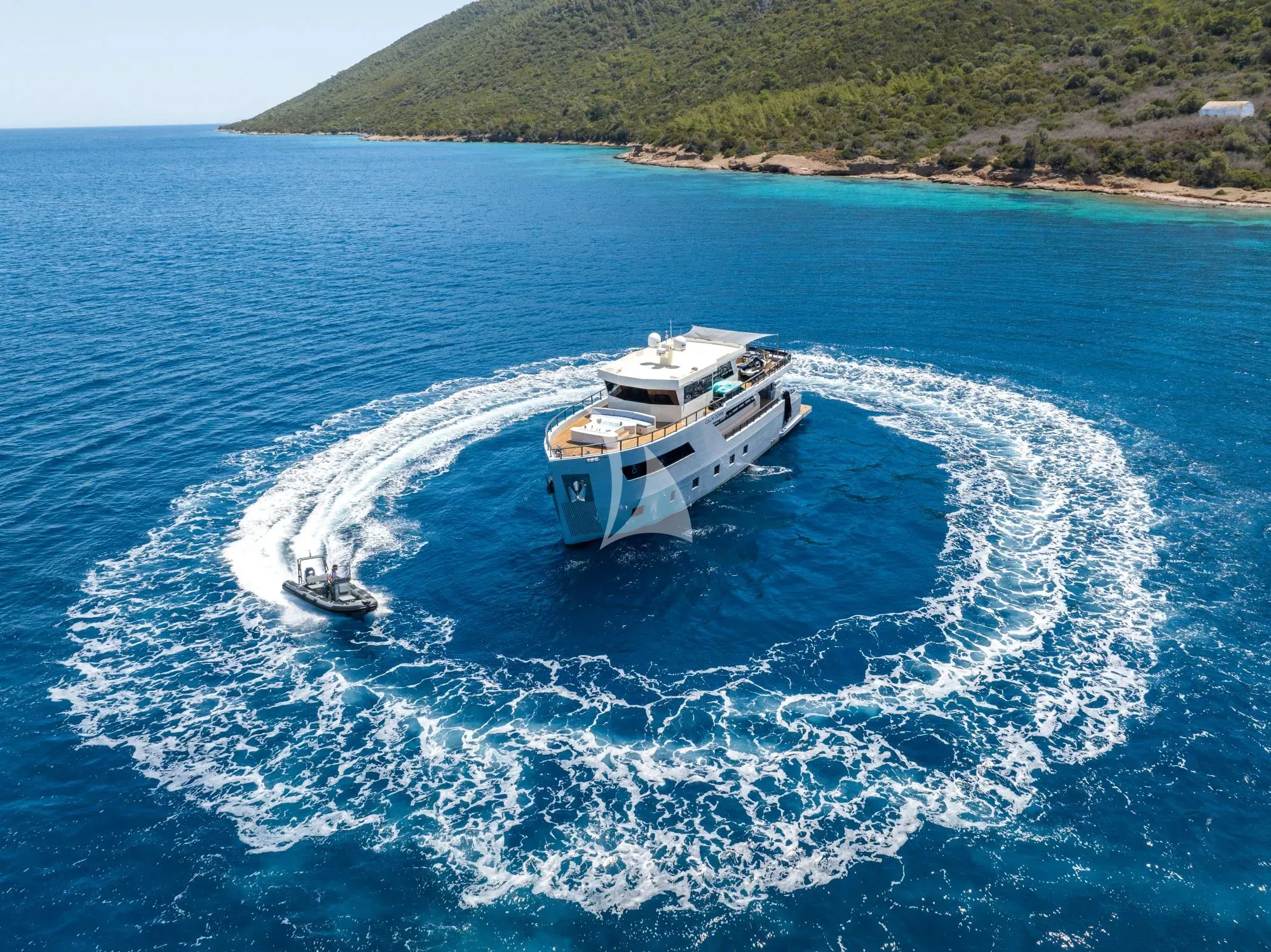 Crewed Motor Yacht CALM DOWN photo 4