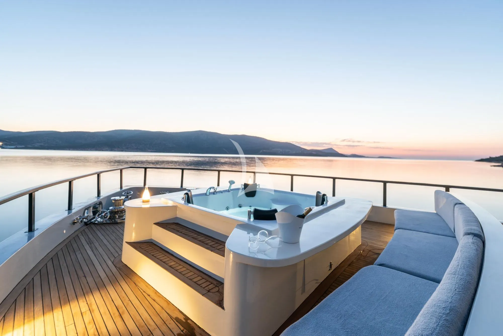 Crewed Motor Yacht CALM DOWN photo 8