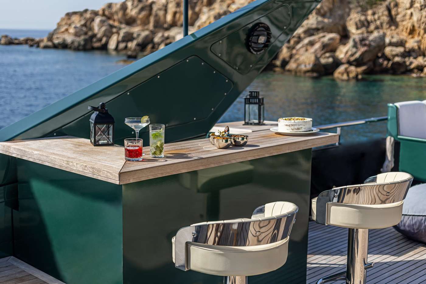 Luxury Crewed Motor Yacht CAN`T REMEMBER photo 5