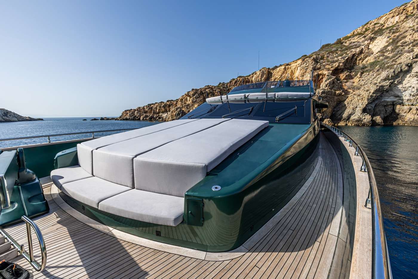 Luxury Crewed Motor Yacht CAN`T REMEMBER photo 7