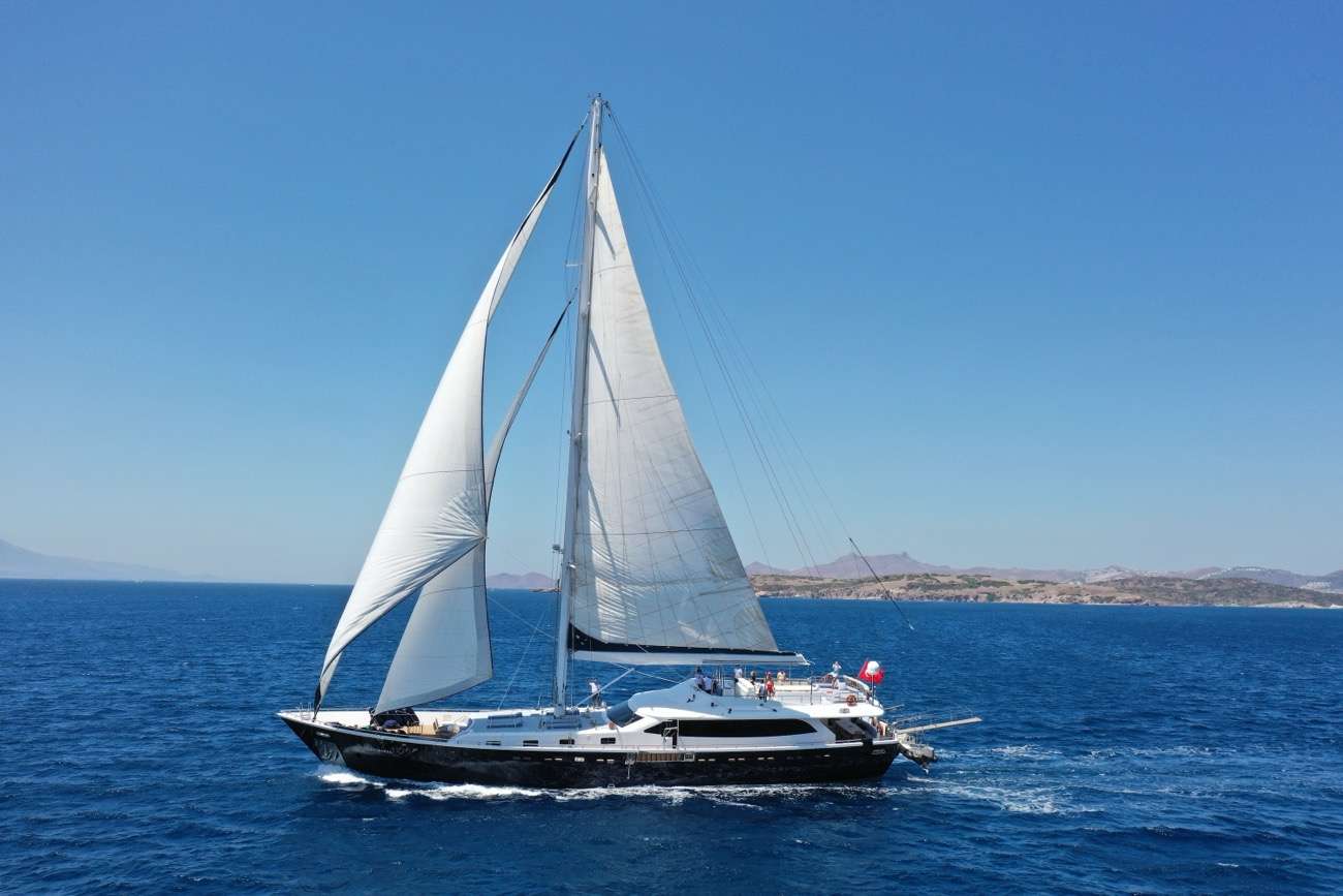 Crewed Sailing Yacht CANARIA