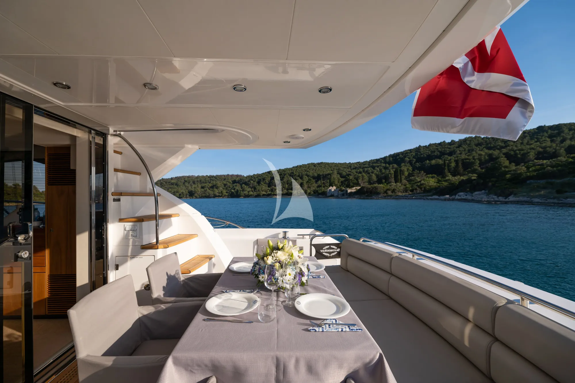 Crewed Motor Yacht CARDANO photo 7
