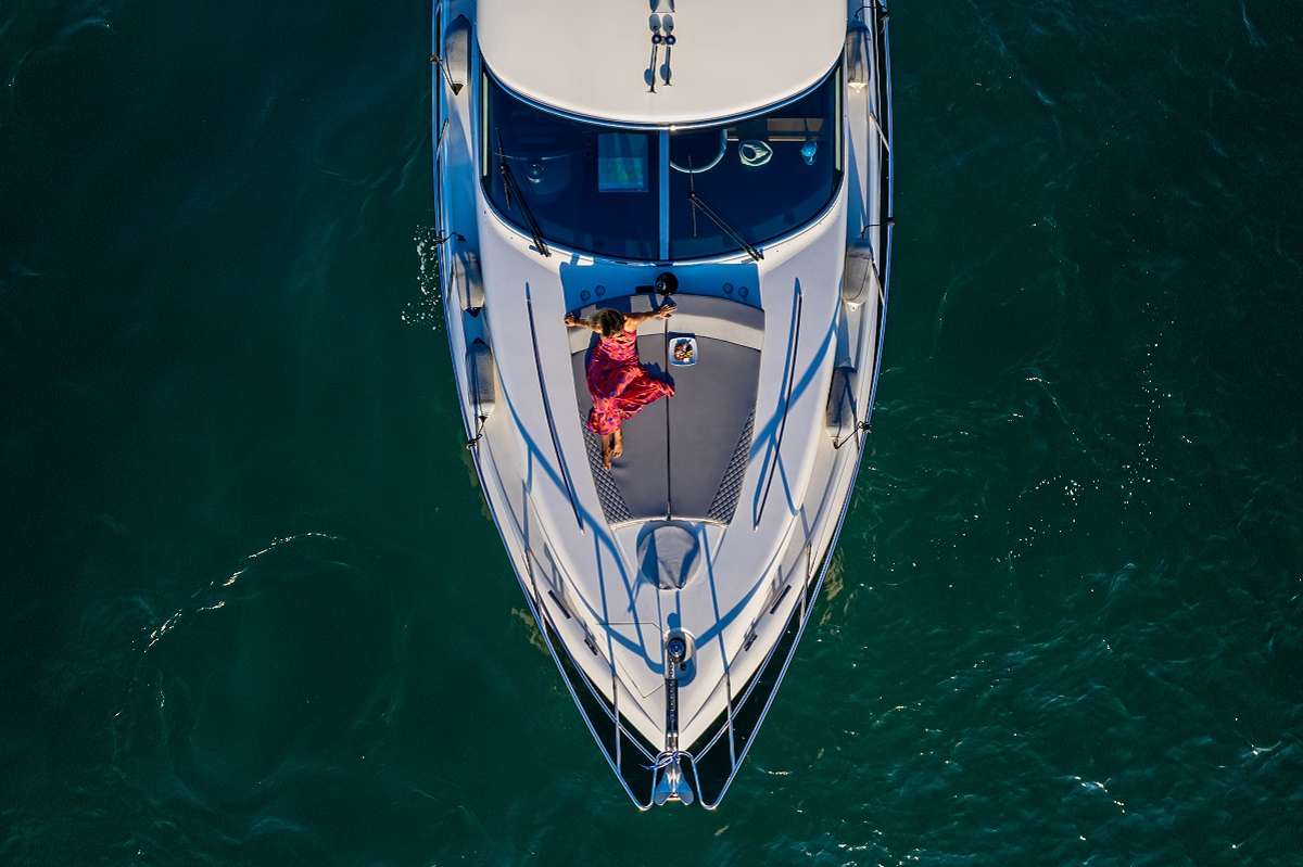 Crewed Motor Yacht CARINA photo 6