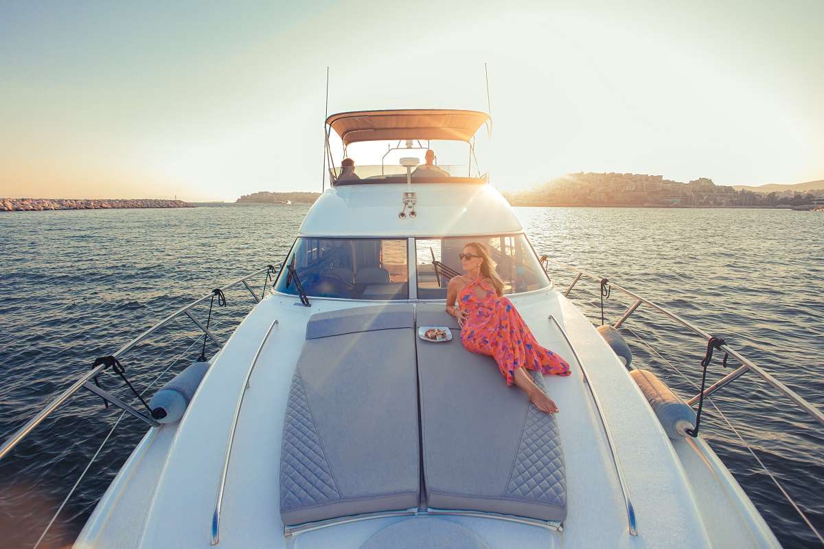 Crewed Motor Yacht CARINA photo 8